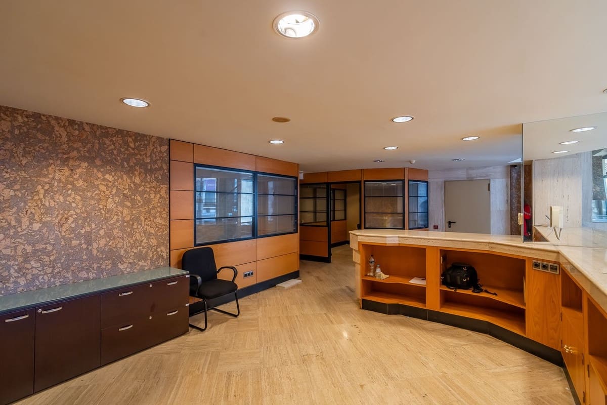 9 chambre Local Commercial à vendre à Marbella - 1 650 000 € (Ref: 9999395)