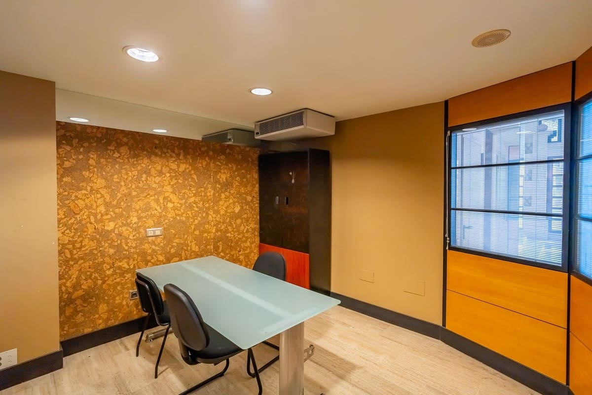 9 chambre Local Commercial à vendre à Marbella - 1 650 000 € (Ref: 9999395)