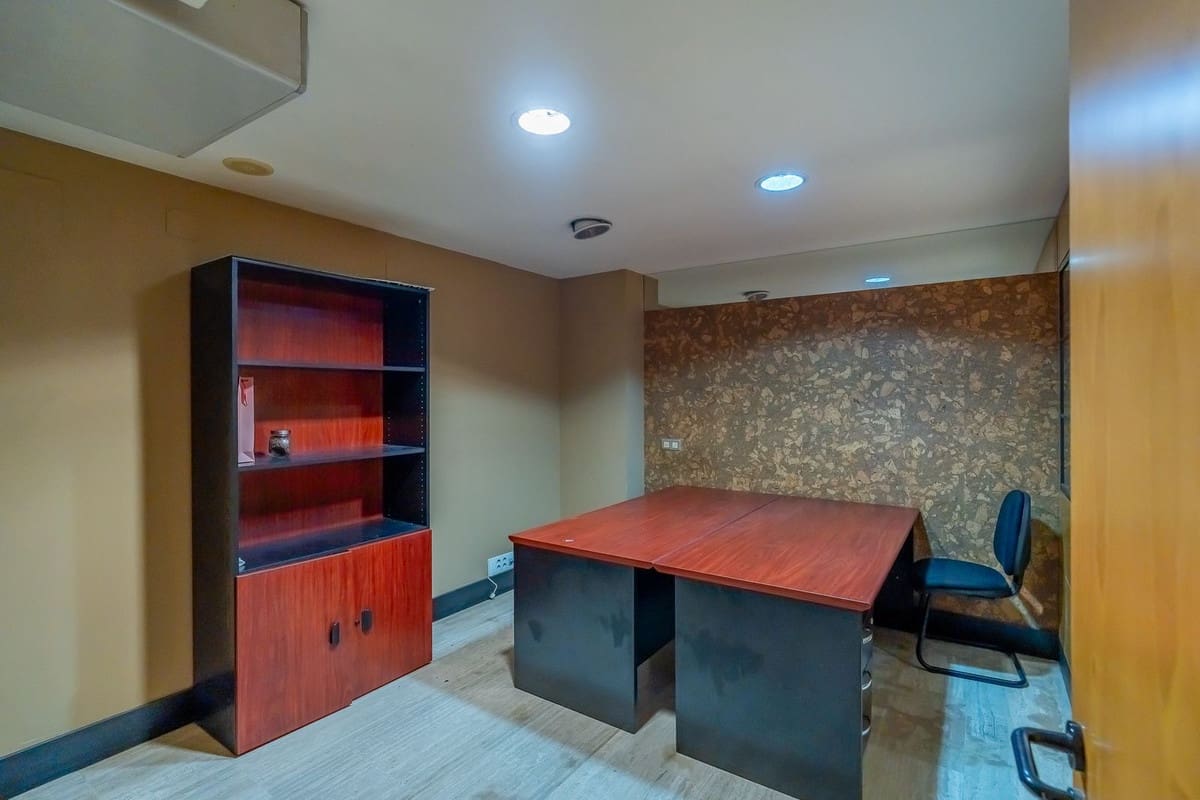 9 chambre Local Commercial à vendre à Marbella - 1 650 000 € (Ref: 9999395)