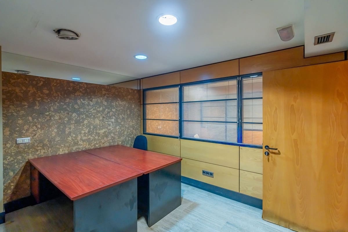9 chambre Local Commercial à vendre à Marbella - 1 650 000 € (Ref: 9999395)