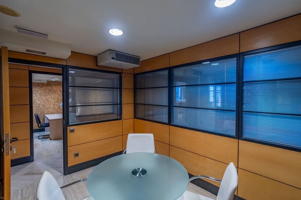 9 chambre Local Commercial à vendre à Marbella - 1 650 000 € (Ref: 9999395)