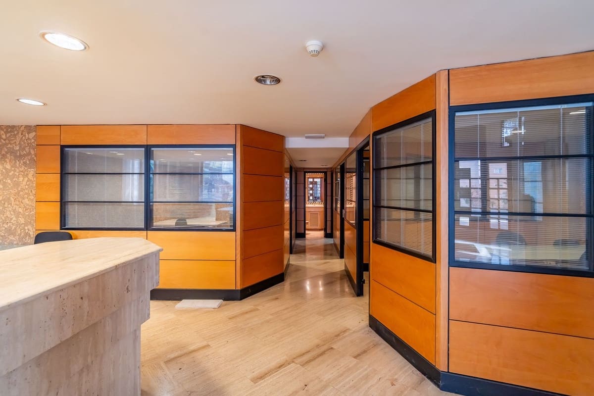 9 chambre Local Commercial à vendre à Marbella - 1 650 000 € (Ref: 9999395)