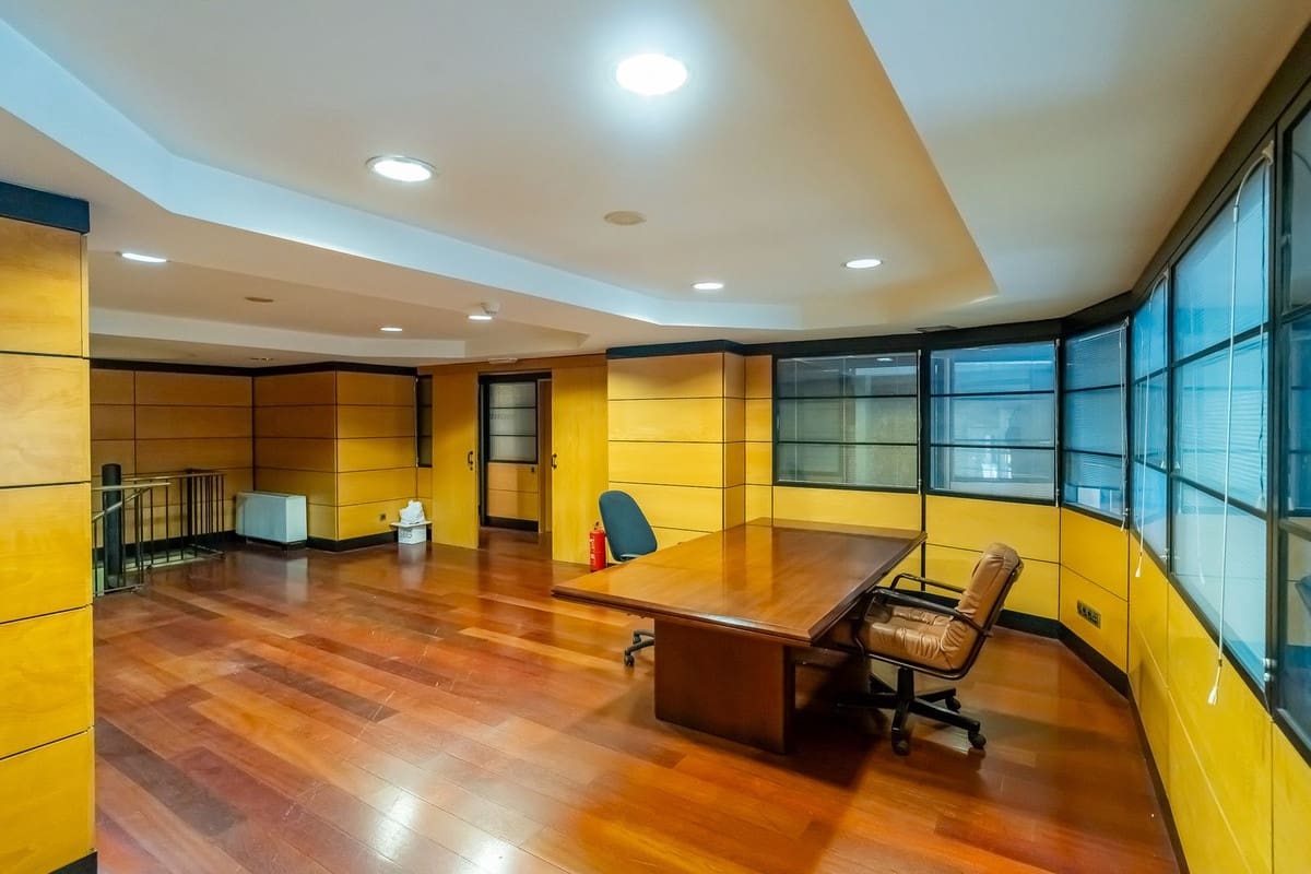 9 chambre Local Commercial à vendre à Marbella - 1 650 000 € (Ref: 9999395)