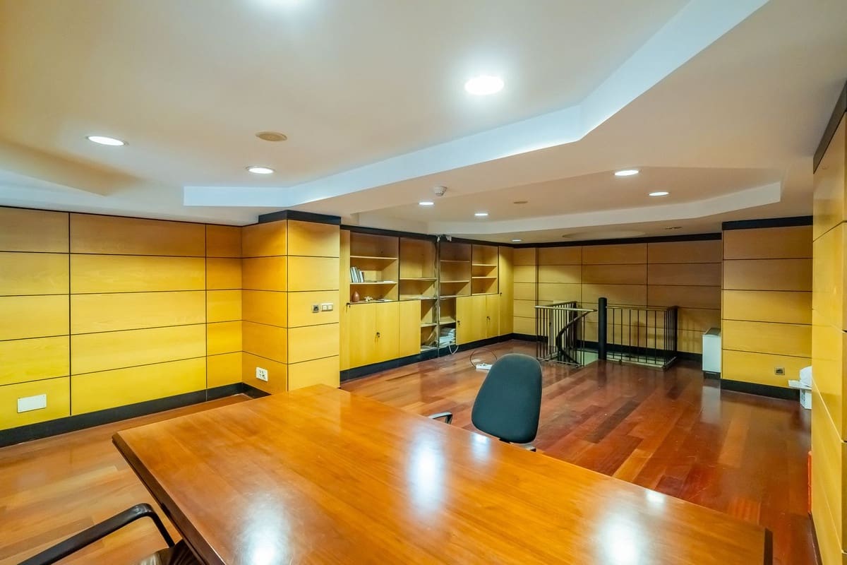 9 chambre Local Commercial à vendre à Marbella - 1 650 000 € (Ref: 9999395)