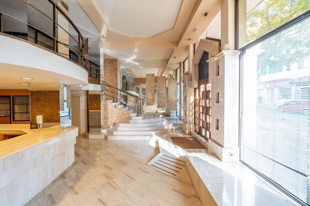 9 chambre Local Commercial à vendre à Marbella - 1 650 000 € (Ref: 9999395)