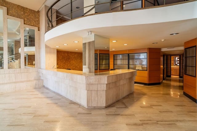 9 chambre Local Commercial à vendre à Marbella - 1 650 000 € (Ref: 9999395)
