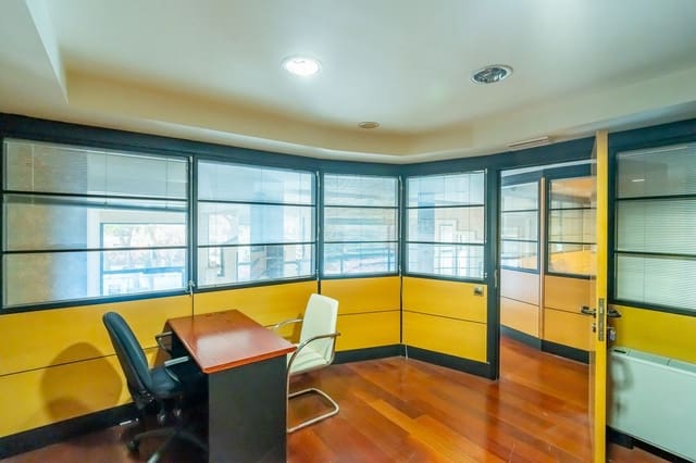 9 chambre Local Commercial à vendre à Marbella - 1 650 000 € (Ref: 9999395)