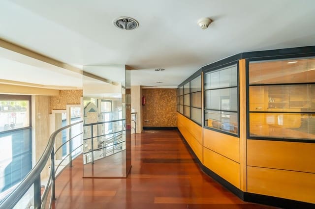 9 chambre Local Commercial à vendre à Marbella - 1 650 000 € (Ref: 9999395)