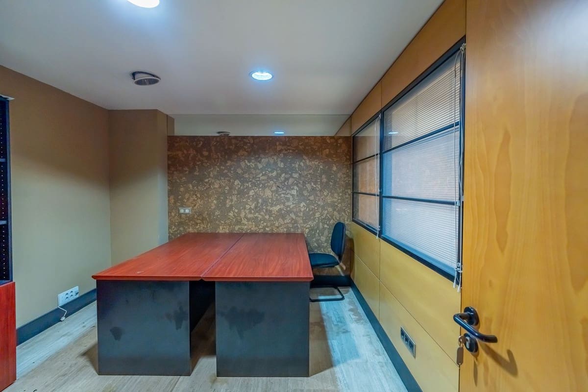 9 chambre Local Commercial à vendre à Marbella - 1 650 000 € (Ref: 9999395)