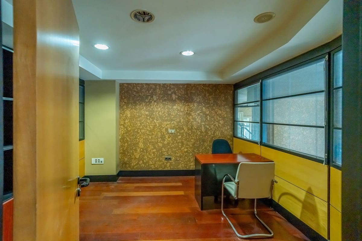 9 chambre Local Commercial à vendre à Marbella - 1 650 000 € (Ref: 9999395)