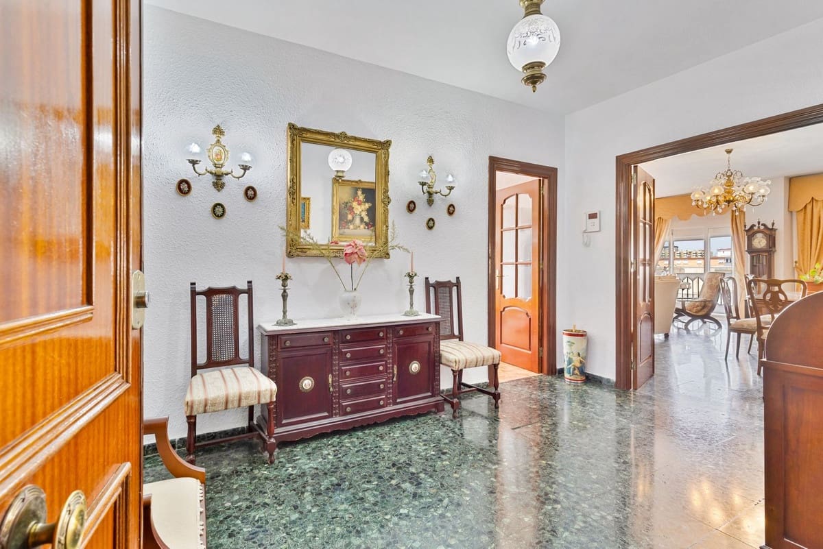 4 soveværelse Penthouse til salg i Malaga by - € 684.000 (Ref: 9999396)