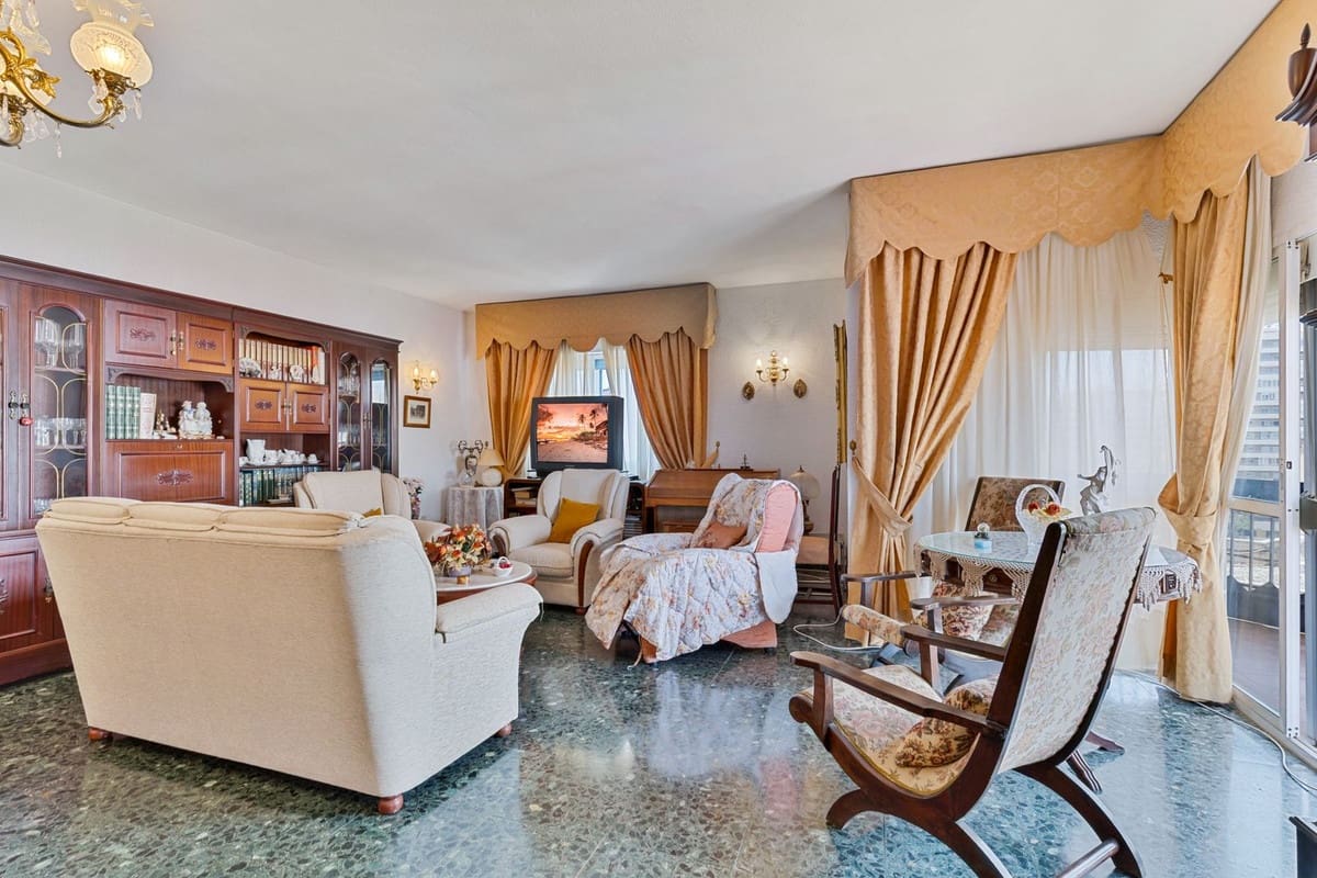 4 soveværelse Penthouse til salg i Malaga by - € 684.000 (Ref: 9999396)