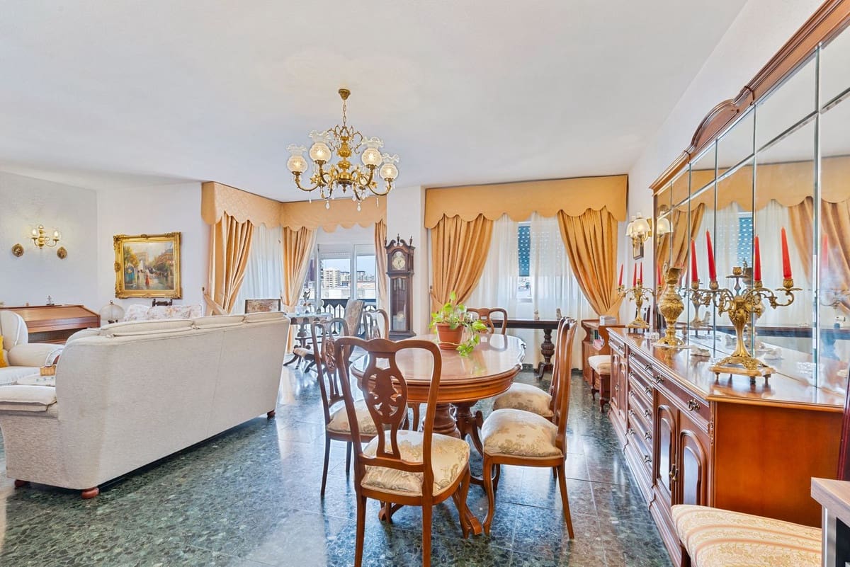 4 soveværelse Penthouse til salg i Malaga by - € 684.000 (Ref: 9999396)