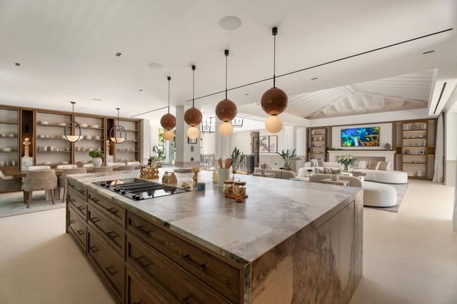 6 bedroom Villa for sale in Aloha Golf, Marbella with pool garage - € 9,490,000 (Ref: 10185357)