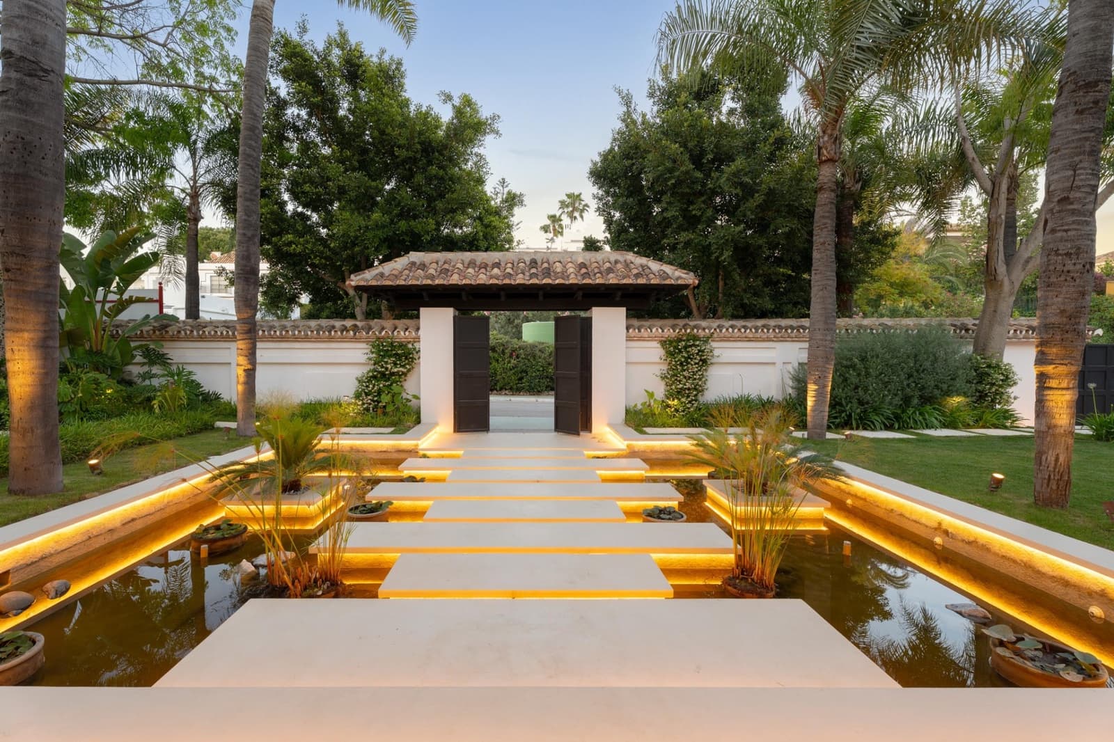 6 chambre Villa/Maison à vendre à Nueva Andalucia avec piscine garage - 9 490 000 € (Ref: 10185357)