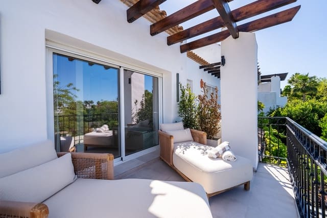 5 sypialnia Dom na sprzedaż w Lomas De Marbella, Marbella z basenem garażem - 2 495 000 € (Ref: 10185360)