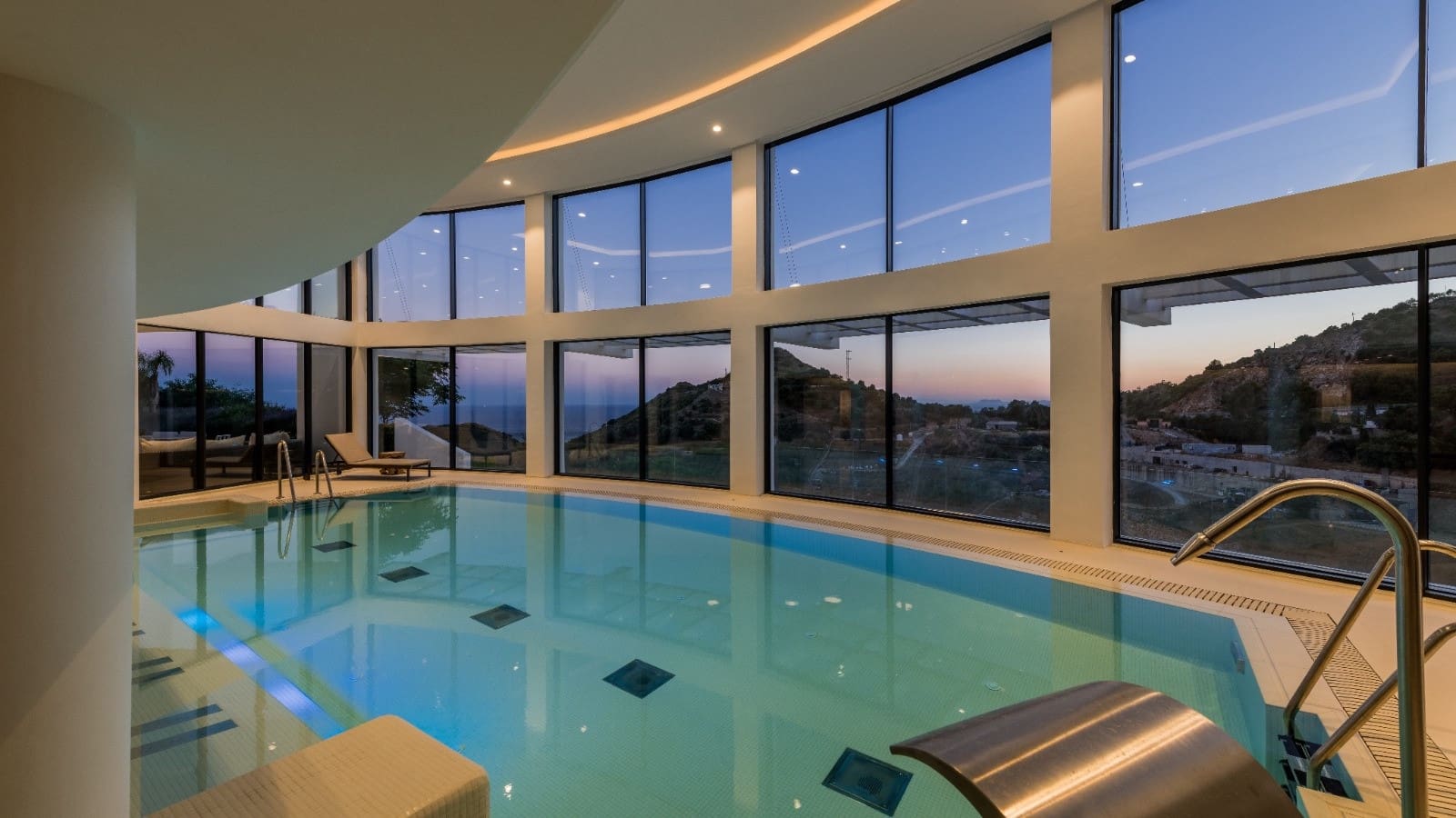 3 bedroom Apartment for sale in Ojen with pool garage - € 1,595,000 (Ref: 10185361)