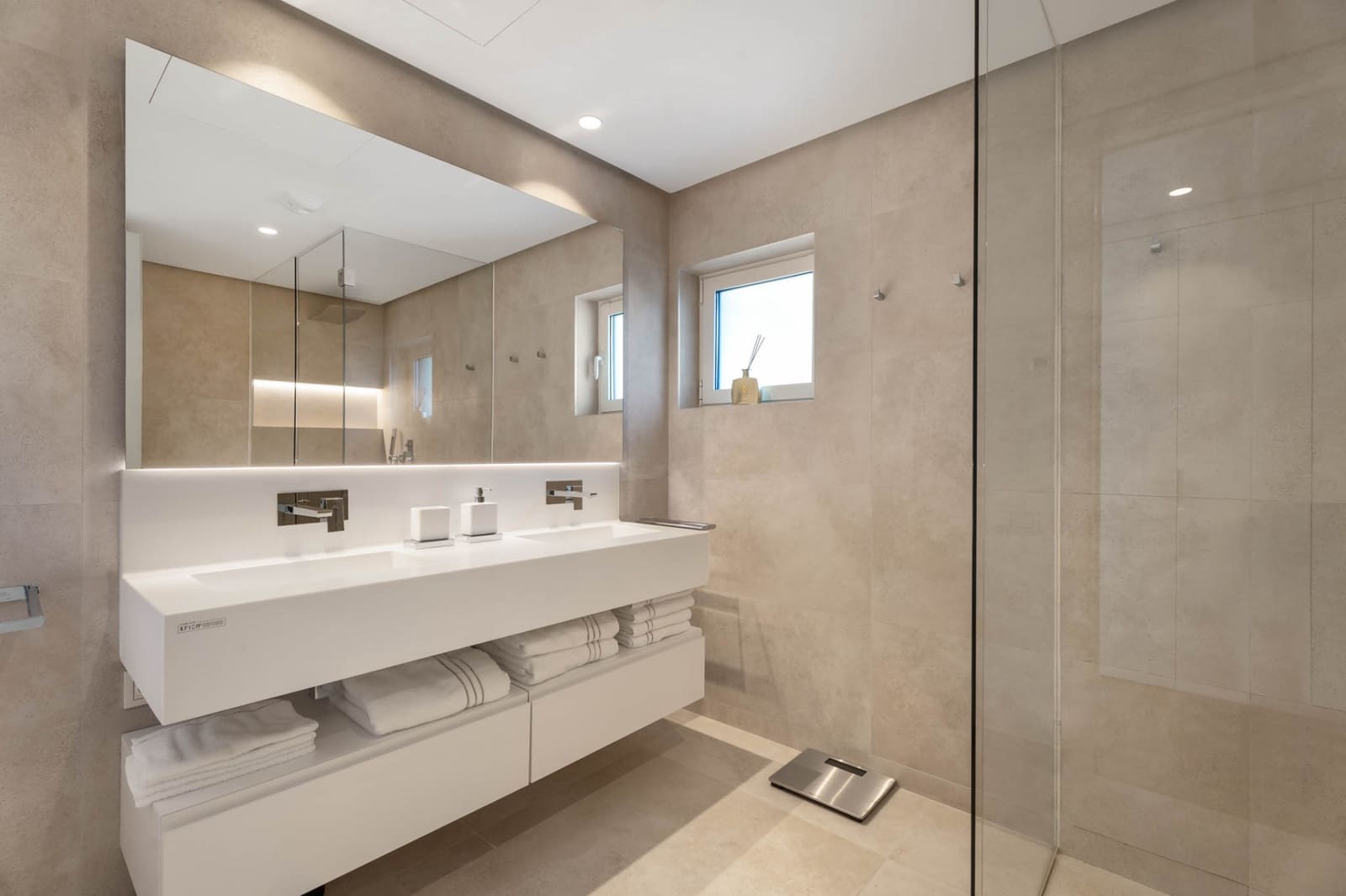 3 bedroom Apartment for sale in Ojen with pool garage - € 1,595,000 (Ref: 10185361)