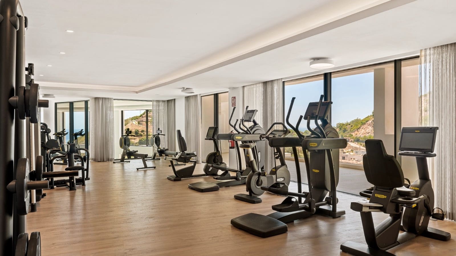 3 bedroom Apartment for sale in Ojen with pool garage - € 1,595,000 (Ref: 10185361)