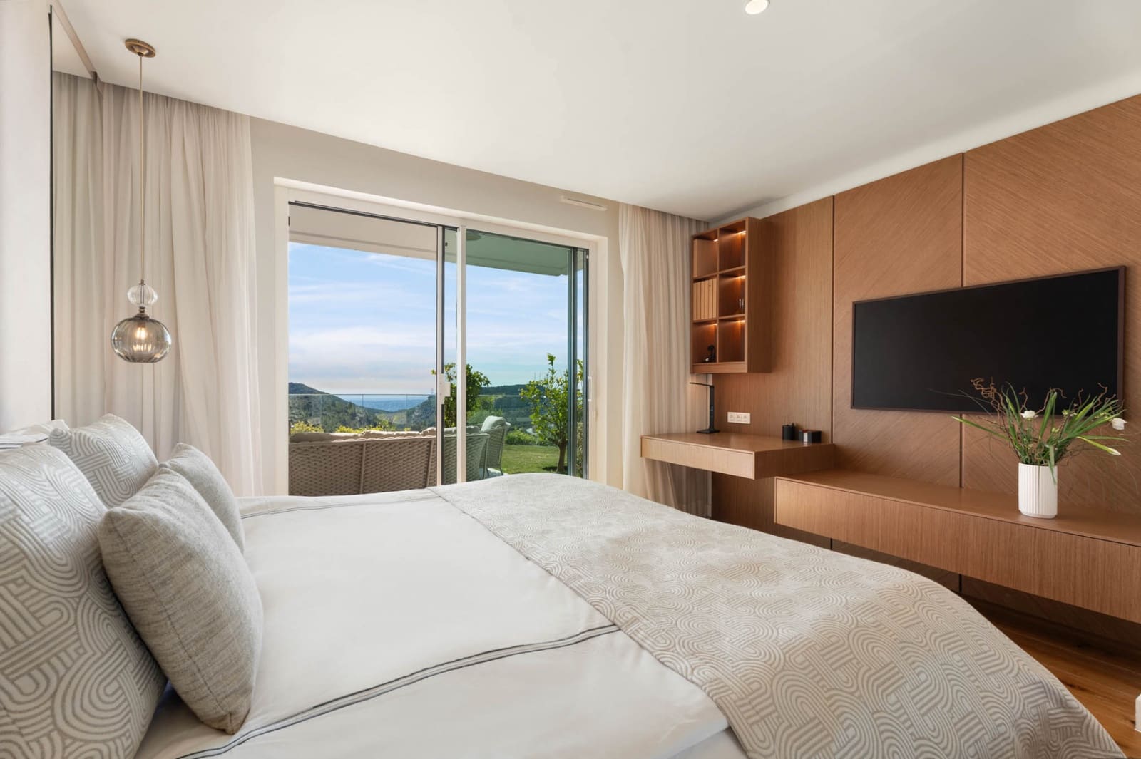 3 bedroom Apartment for sale in Ojen with pool garage - € 1,595,000 (Ref: 10185361)