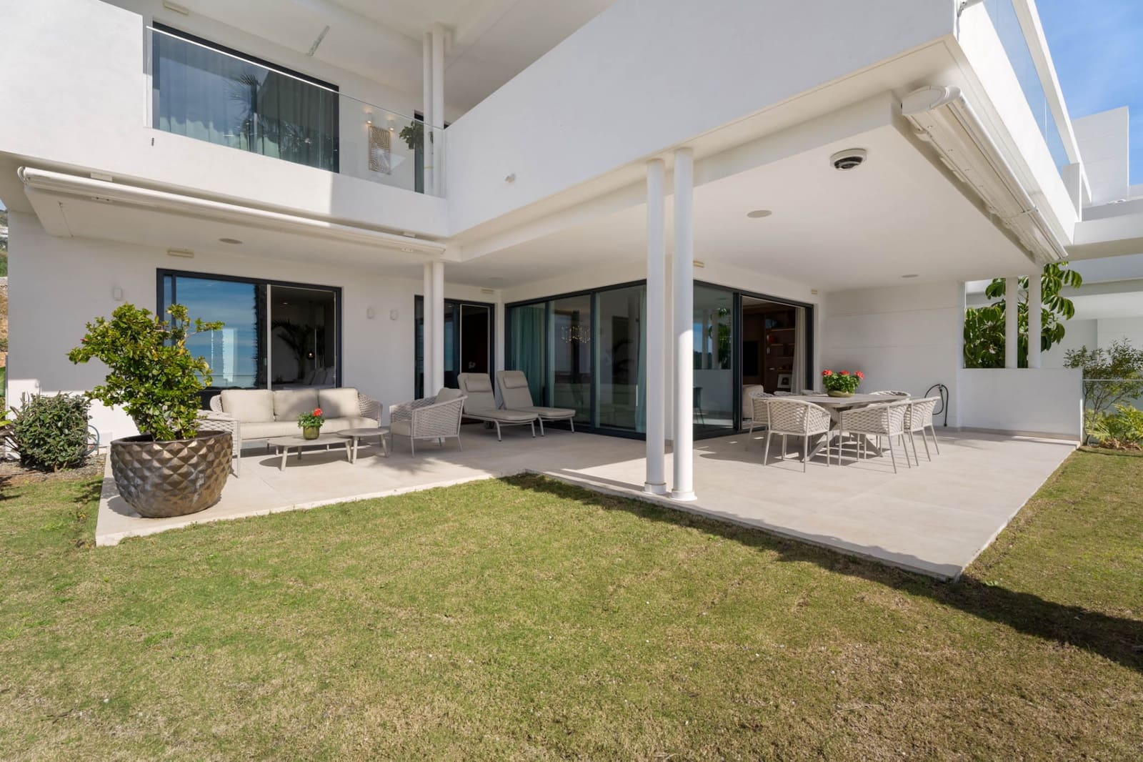 3 bedroom Apartment for sale in Ojen with pool garage - € 1,595,000 (Ref: 10185361)