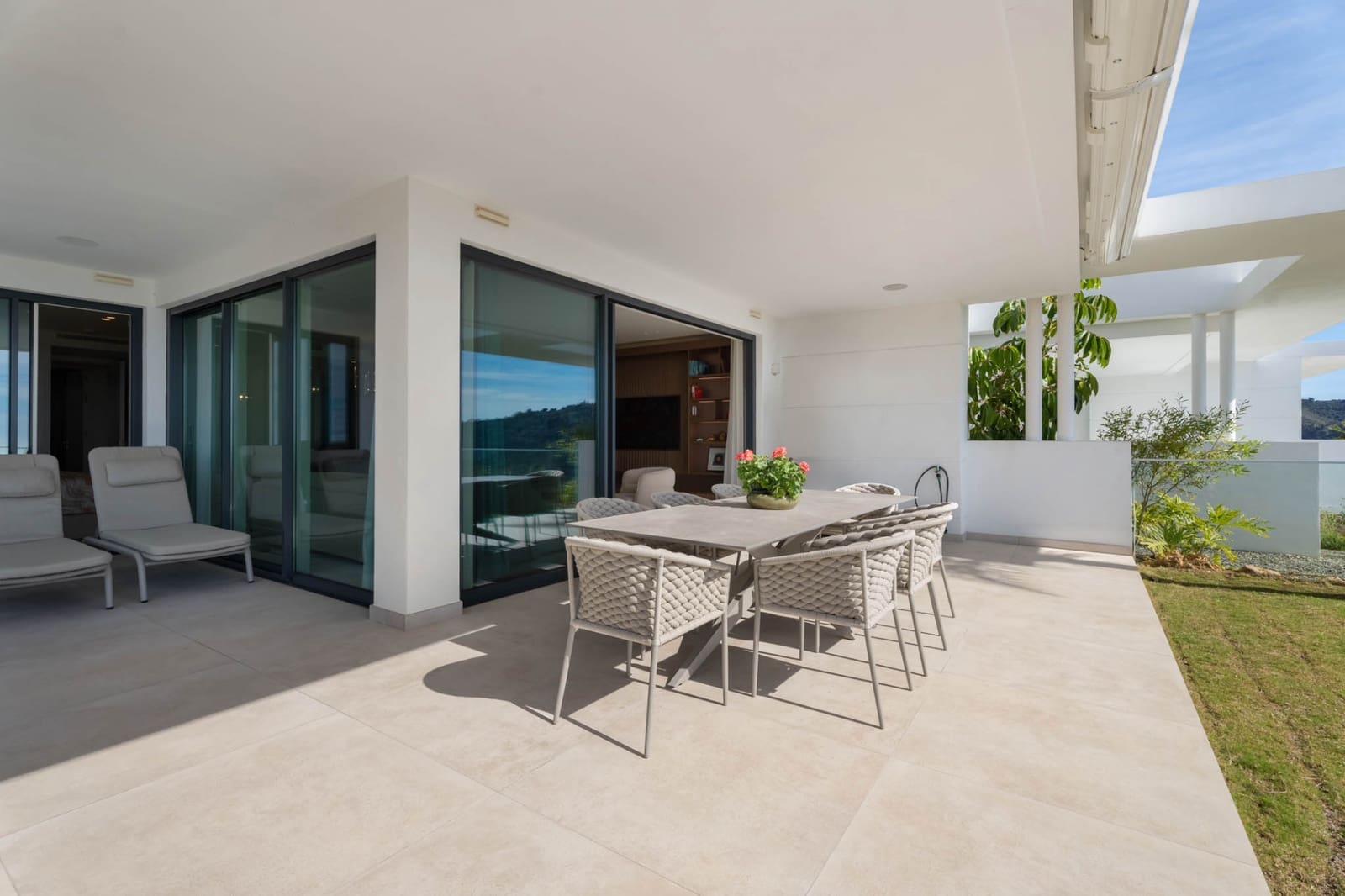 3 bedroom Apartment for sale in Ojen with pool garage - € 1,595,000 (Ref: 10185361)