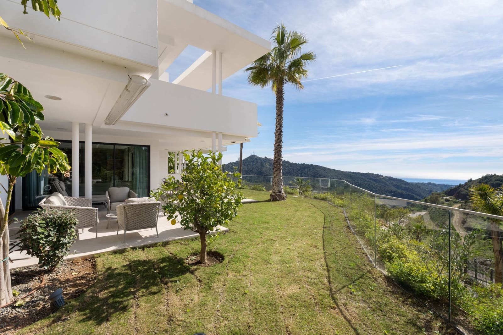 3 bedroom Apartment for sale in Ojen with pool garage - € 1,595,000 (Ref: 10185361)