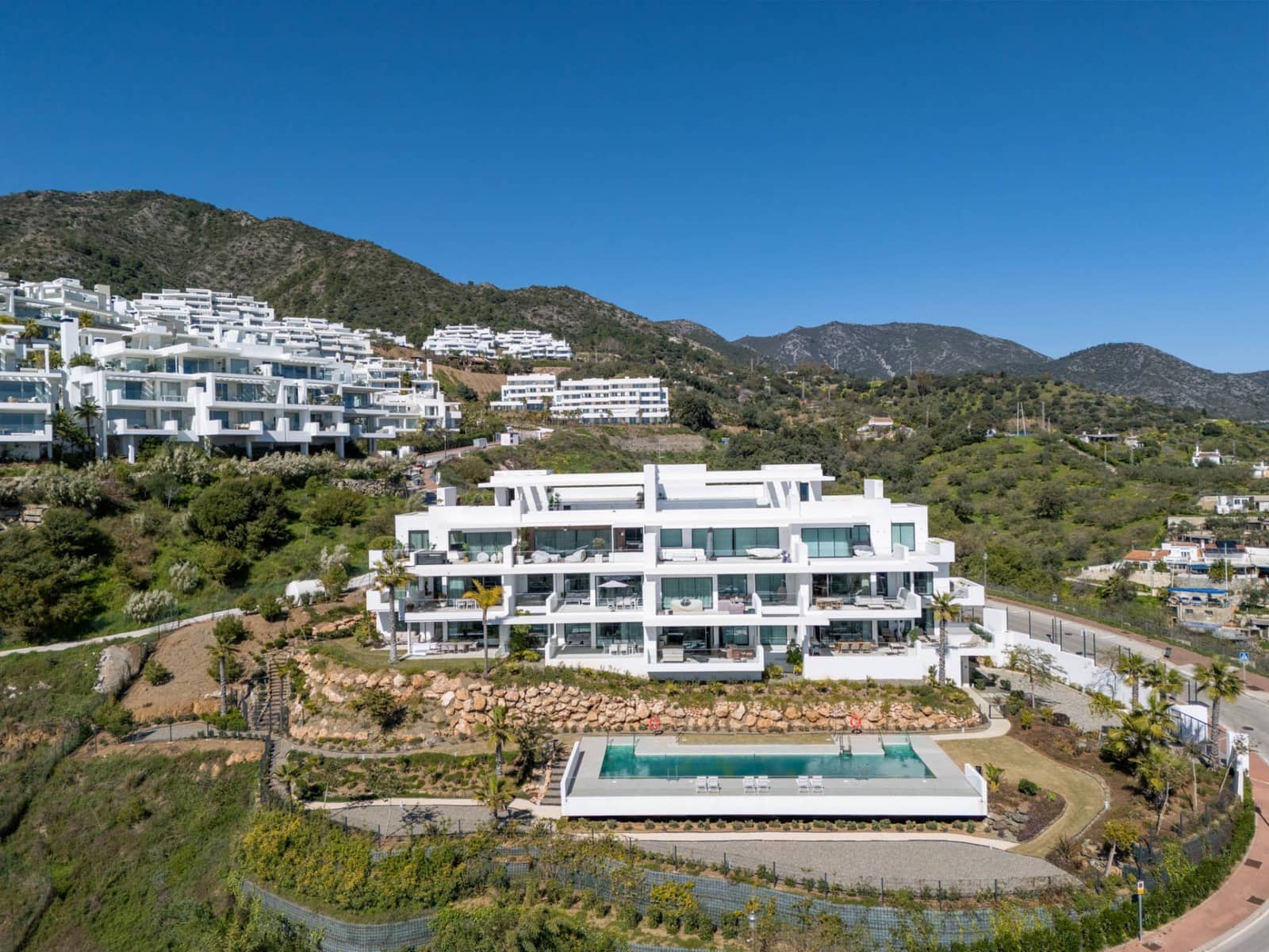 3 bedroom Apartment for sale in Ojen with pool garage - € 1,595,000 (Ref: 10185361)
