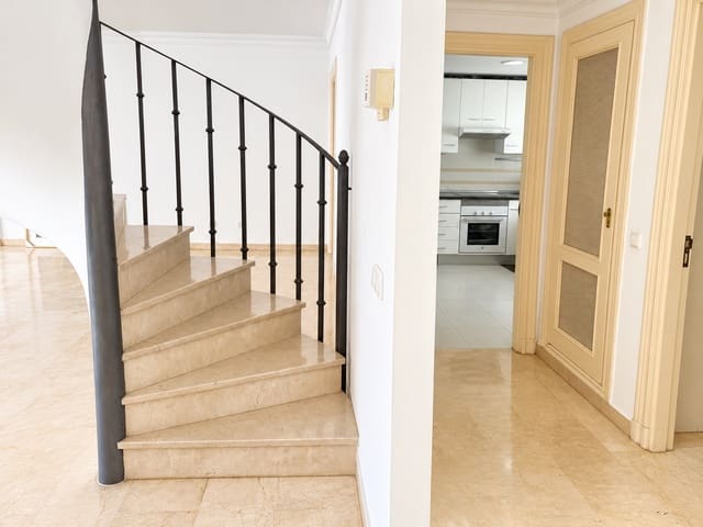 3 bedroom Penthouse for sale in Aloha Golf, Marbella with pool garage - € 950,000 (Ref: 10185363)
