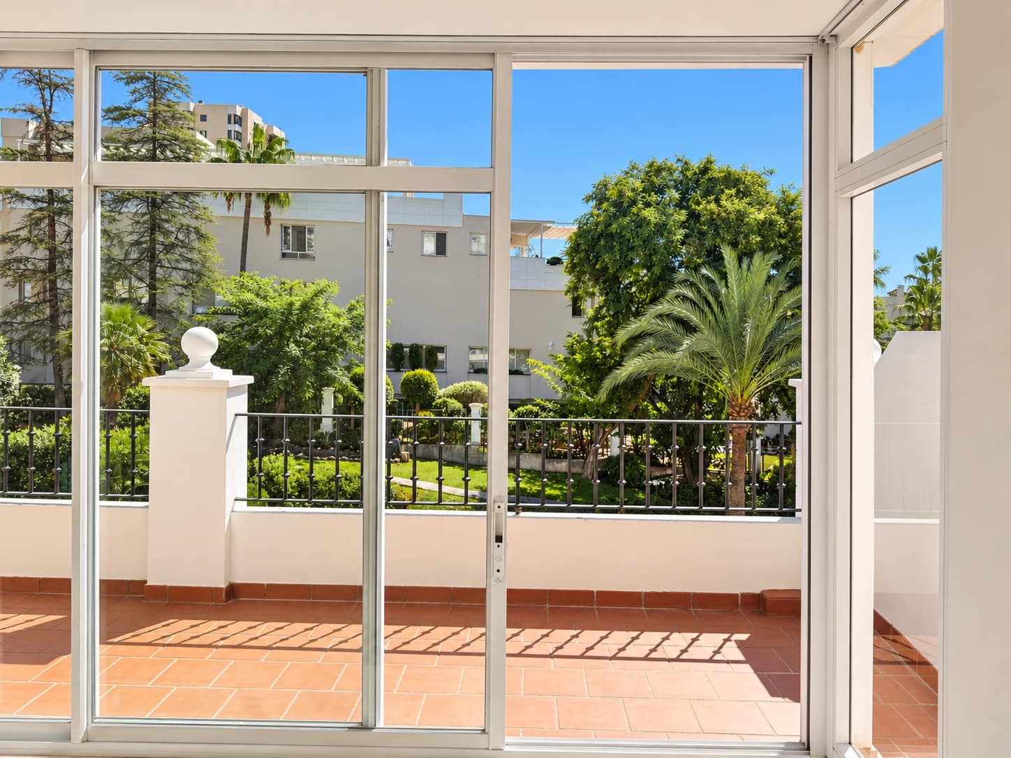 3 bedroom Penthouse for sale in Marbella with pool garage - € 950,000 (Ref: 10185363)