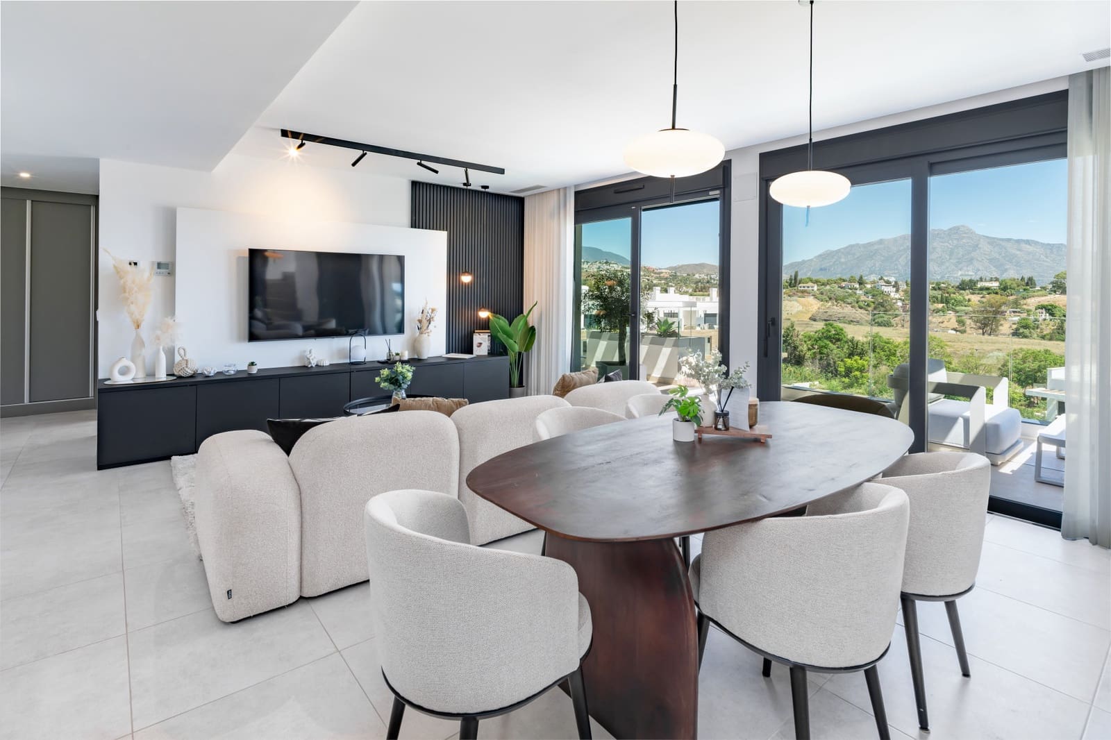 3 bedroom Penthouse for sale in Estepona with pool garage - € 990,000 (Ref: 10185380)