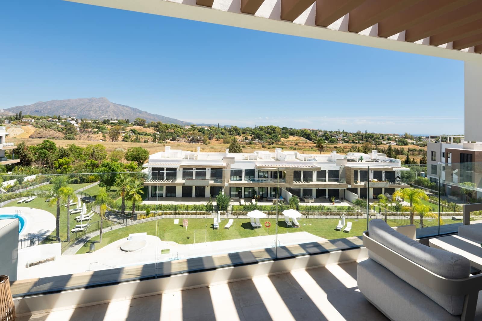 3 bedroom Penthouse for sale in Estepona with pool garage - € 990,000 (Ref: 10185380)