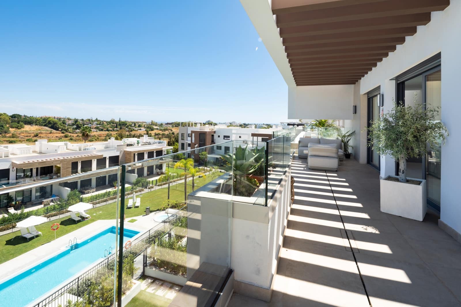 3 bedroom Penthouse for sale in Estepona with pool garage - € 990,000 (Ref: 10185380)