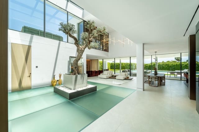 Chalet de 5 habitaciones en Lomas De Marbella, Marbella en venta con piscina garaje - 11.000.000 € (Ref: 10185393)