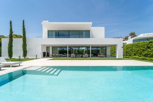 Chalet de 5 habitaciones en Lomas De Marbella, Marbella en venta con piscina garaje - 11.000.000 € (Ref: 10185393)