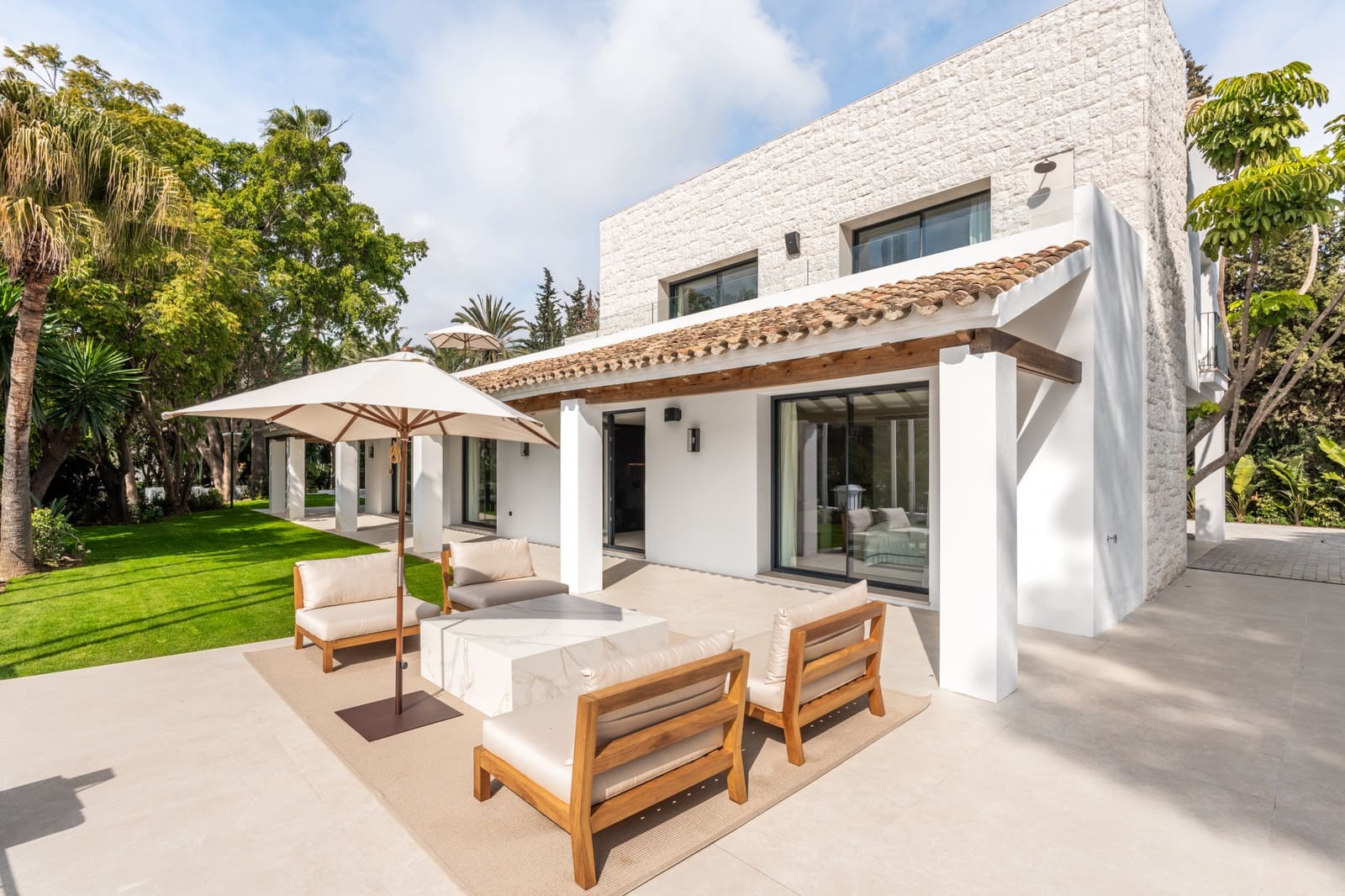 5 soverom Villa til salgs i Nueva Andalucia med svømmebasseng garasje - € 7 400 000 (Ref: 10185399)