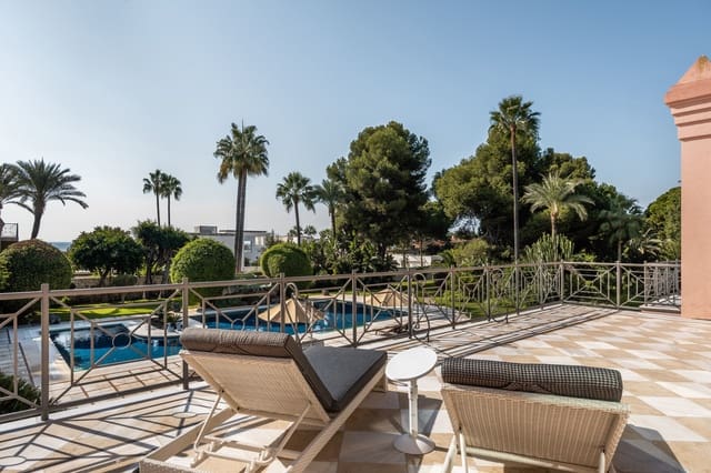 8 sypialnia Willa na sprzedaż w El Paraiso, Estepona z basenem garażem - 13 500 000 € (Ref: 10185406)