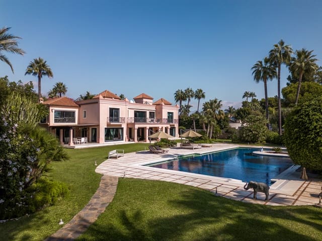 8 sypialnia Willa na sprzedaż w El Paraiso, Estepona z basenem garażem - 13 500 000 € (Ref: 10185406)
