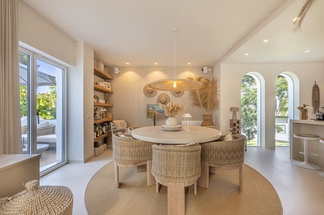 4 soveværelse Villa til salg i La Dama de Noche - La Alzambra, Marbella med swimmingpool garage - € 2.695.000 (Ref: 10186441)