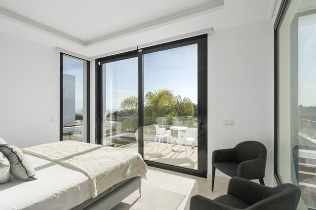 Pareado de 5 habitaciones en Cabopino - Artola, Marbella en venta con piscina garaje - 1.495.000 € (Ref: 10186446)