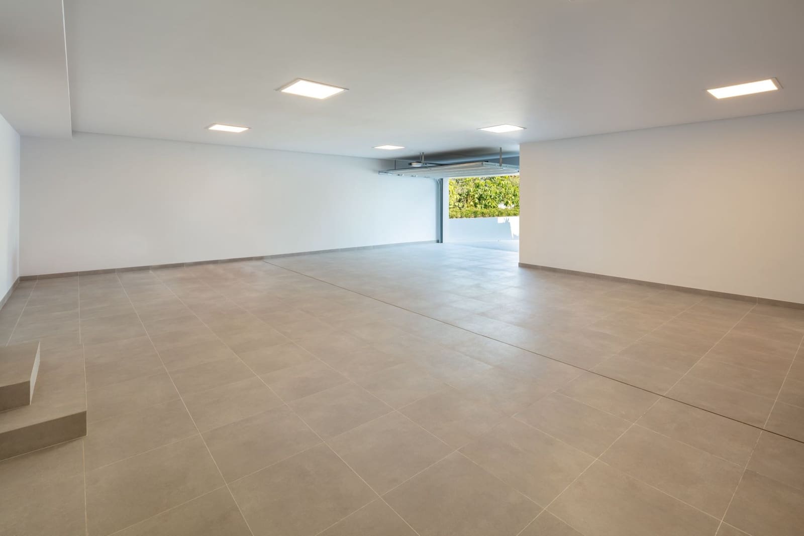 5 soverom Villa til salgs i Nueva Andalucia med svømmebasseng garasje - € 4 990 000 (Ref: 10186457)