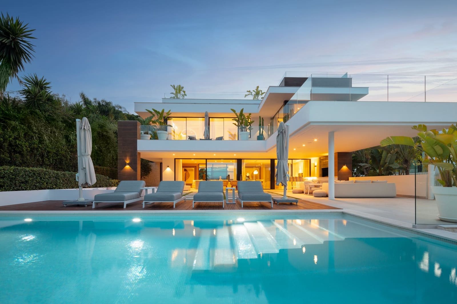 5 soverom Villa til salgs i Nueva Andalucia med svømmebasseng garasje - € 4 990 000 (Ref: 10186457)