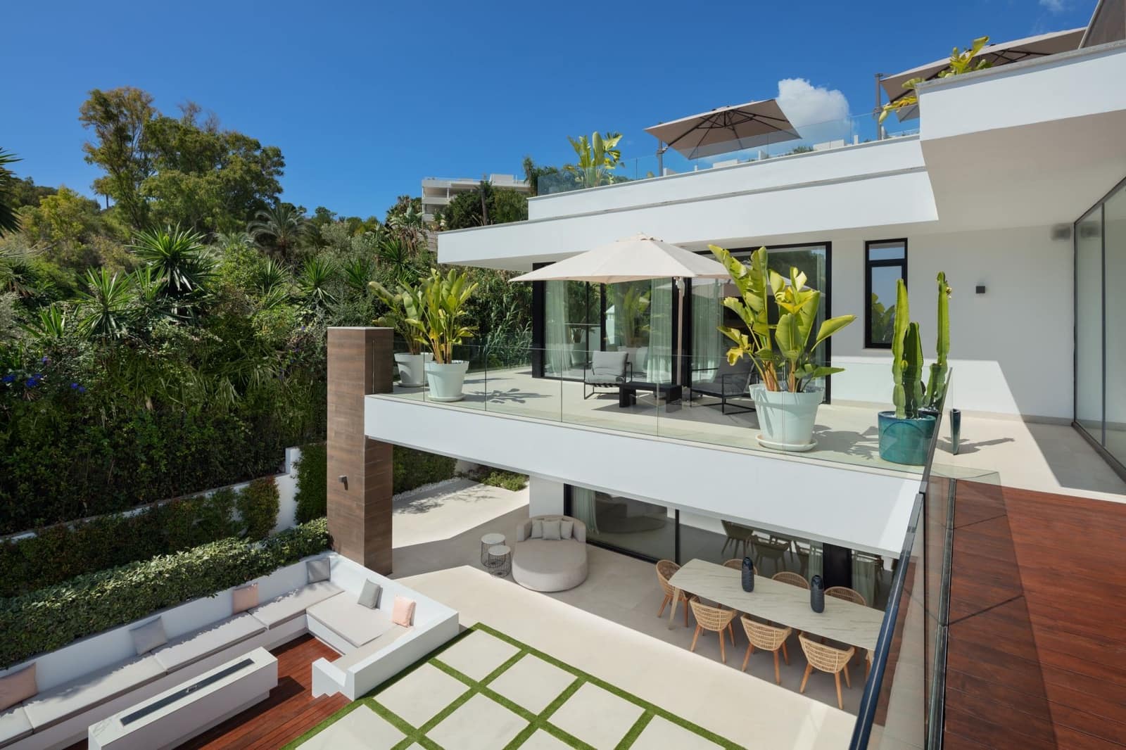 5 soverom Villa til salgs i Nueva Andalucia med svømmebasseng garasje - € 4 990 000 (Ref: 10186457)