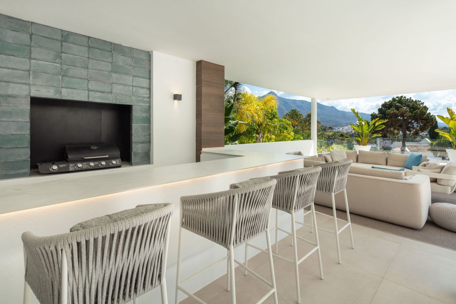 5 soverom Villa til salgs i Nueva Andalucia med svømmebasseng garasje - € 4 990 000 (Ref: 10186457)