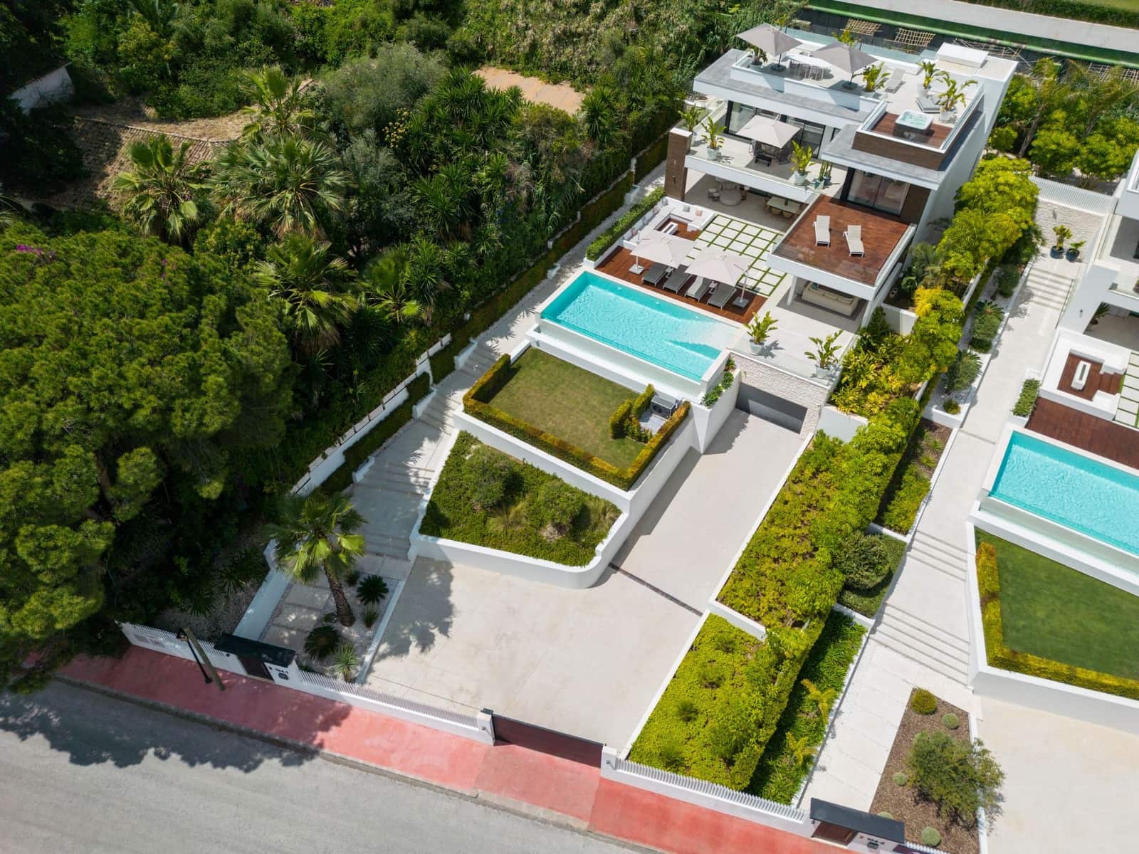 5 soverom Villa til salgs i Nueva Andalucia med svømmebasseng garasje - € 4 990 000 (Ref: 10186457)