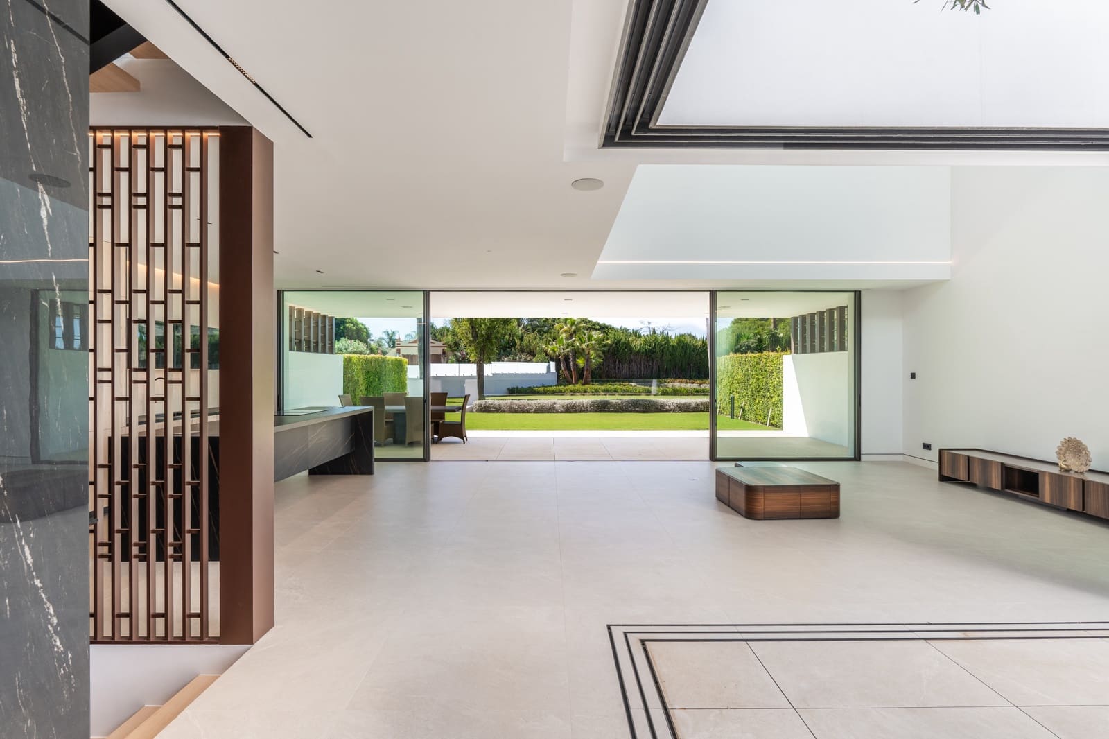 Pareado de 4 habitaciones en Nueva Andalucia en venta con piscina garaje - 4.800.000 € (Ref: 10186459)