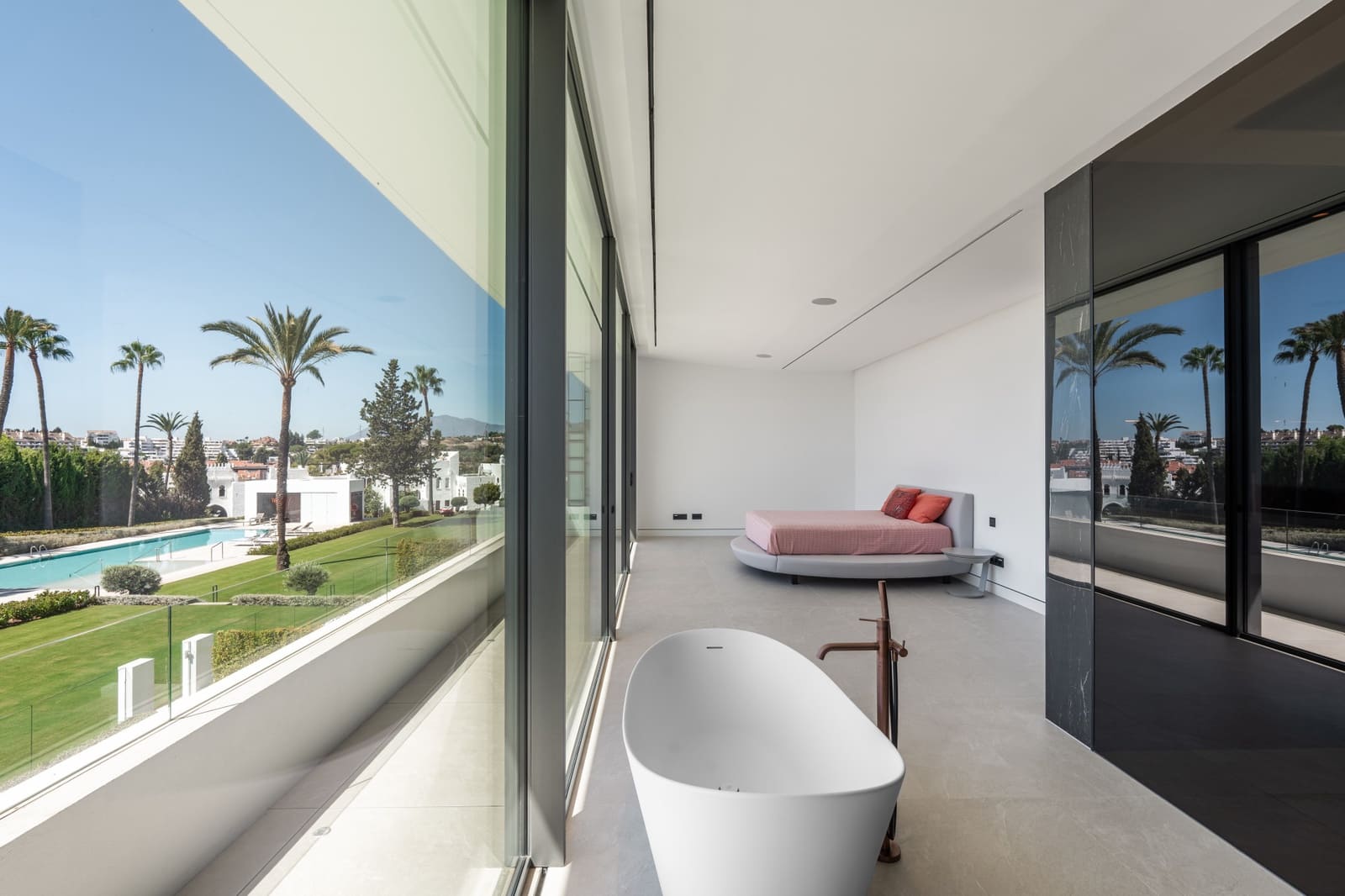 Pareado de 4 habitaciones en Nueva Andalucia en venta con piscina garaje - 4.800.000 € (Ref: 10186459)