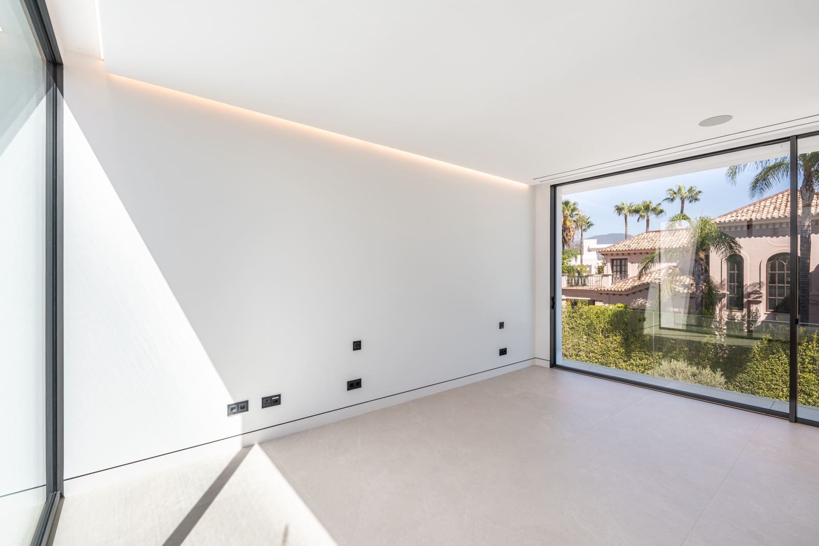 Pareado de 4 habitaciones en Nueva Andalucia en venta con piscina garaje - 4.800.000 € (Ref: 10186459)