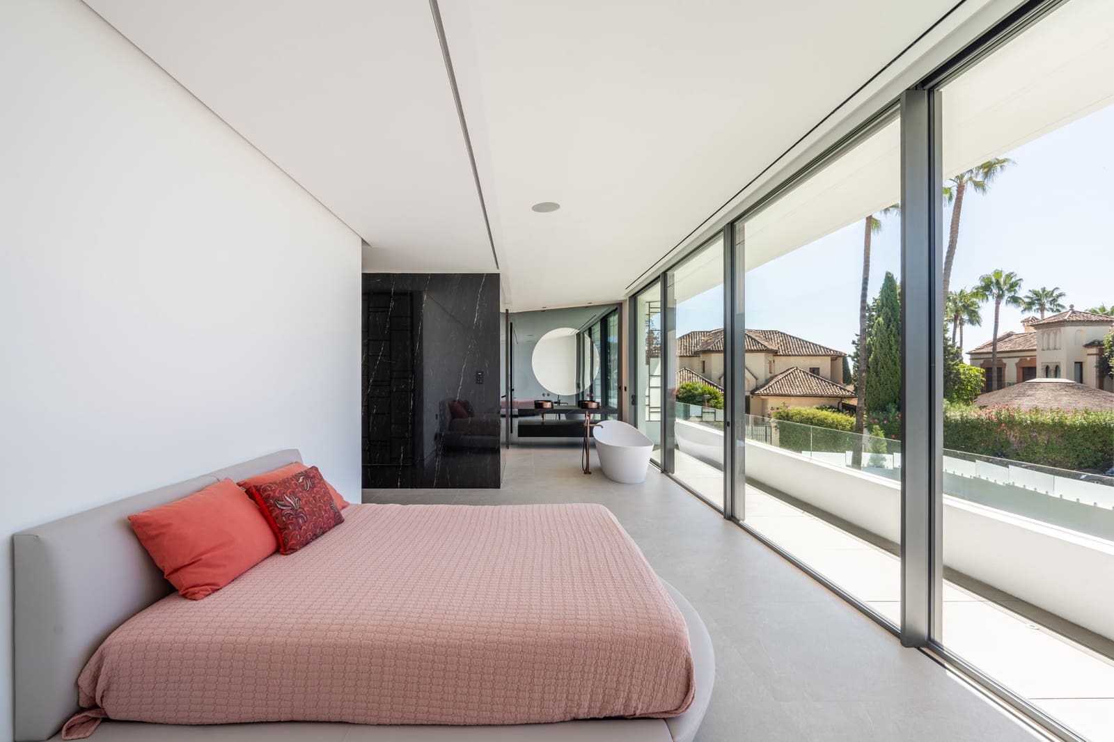 Pareado de 4 habitaciones en Nueva Andalucia en venta con piscina garaje - 4.800.000 € (Ref: 10186459)