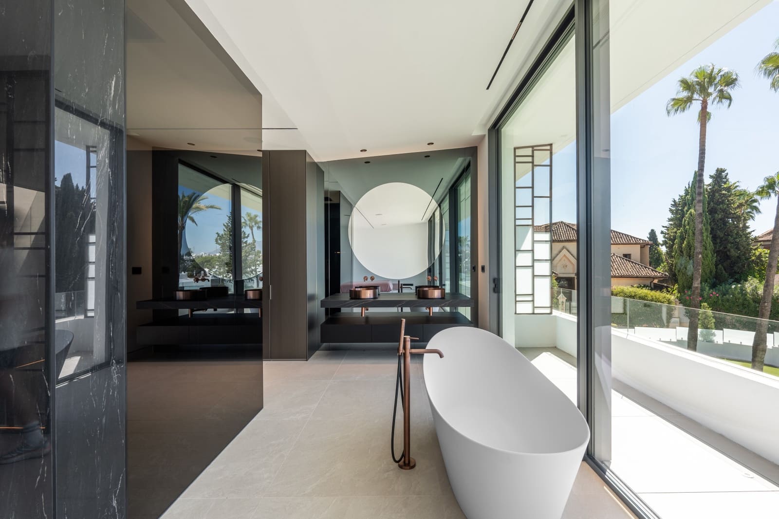 Pareado de 4 habitaciones en Nueva Andalucia en venta con piscina garaje - 4.800.000 € (Ref: 10186459)